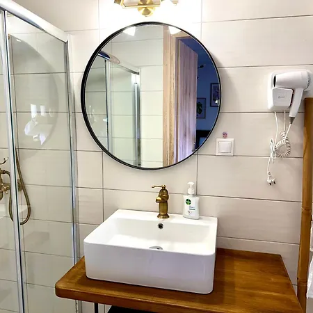 Retro By The Sea Apartment *