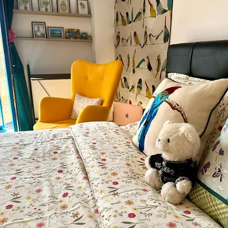 Apartment Retro By The Sea