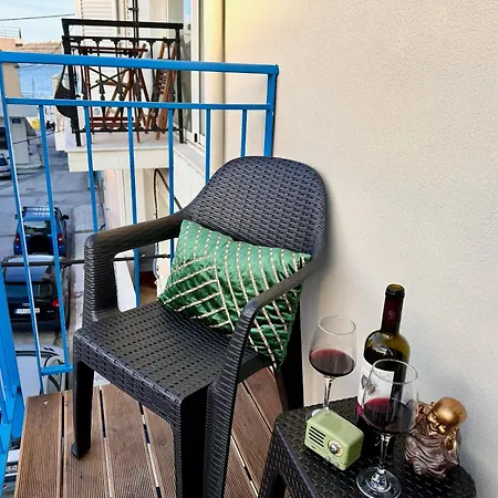 Retro By The Sea Apartment